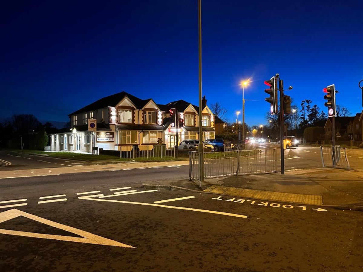 Acorn Lodge Hotel Gatwick & Parking Horley Esterno foto