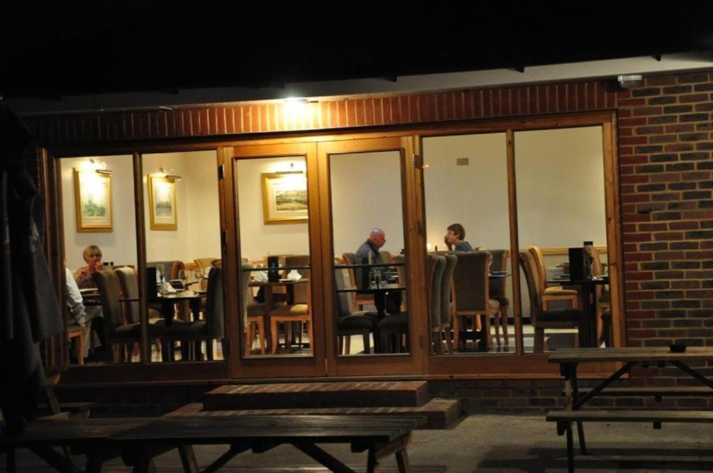 Acorn Lodge Hotel Gatwick & Parking Horley Esterno foto