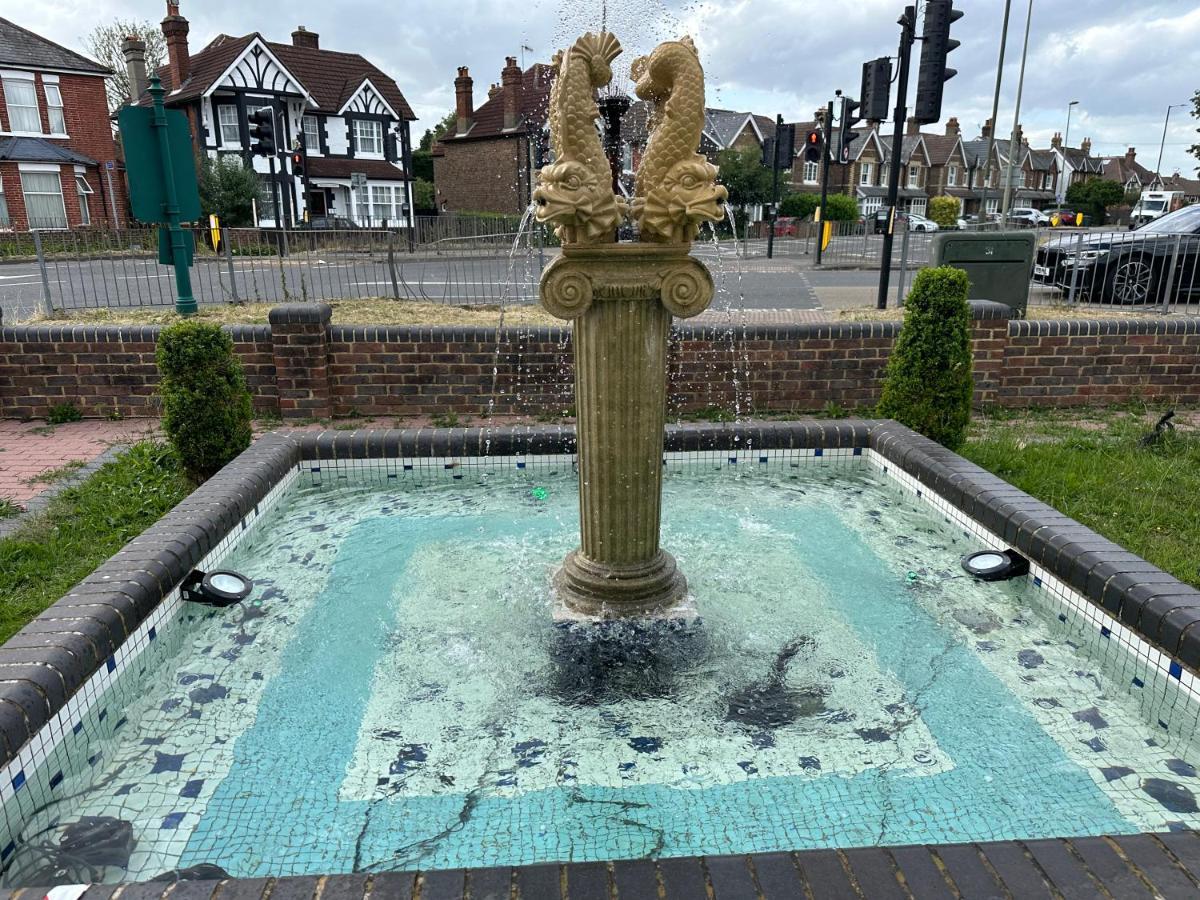 Acorn Lodge Hotel Gatwick & Parking Horley Esterno foto