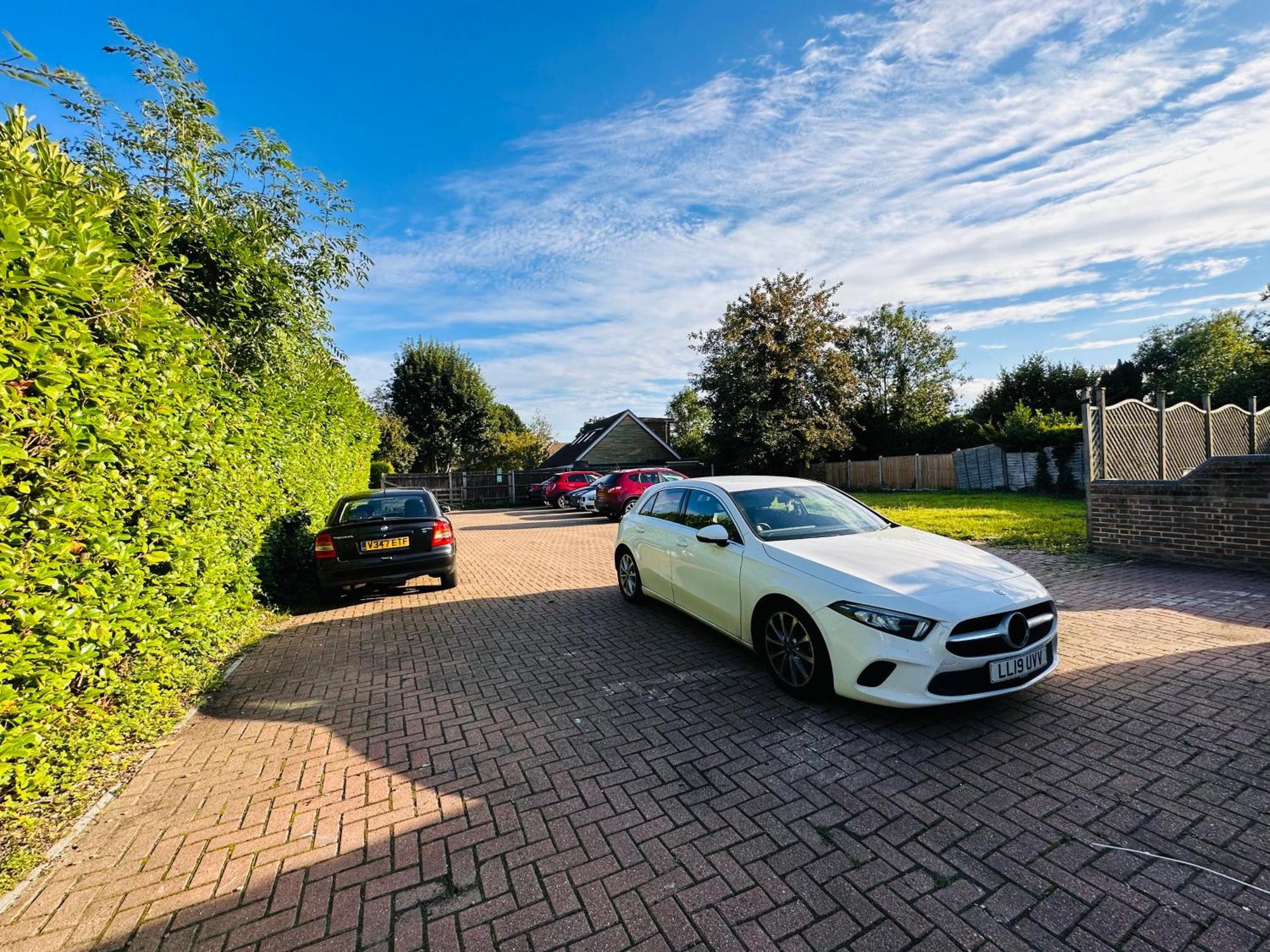 Acorn Lodge Hotel Gatwick & Parking Horley Esterno foto