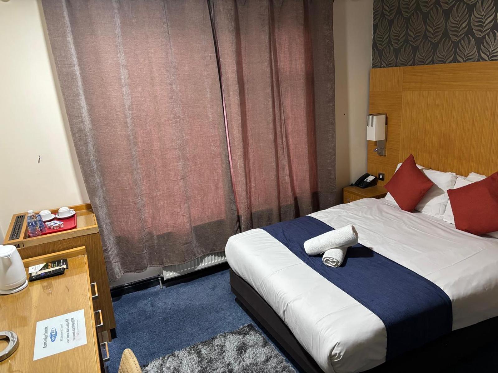 Acorn Lodge Hotel Gatwick & Parking Horley Esterno foto