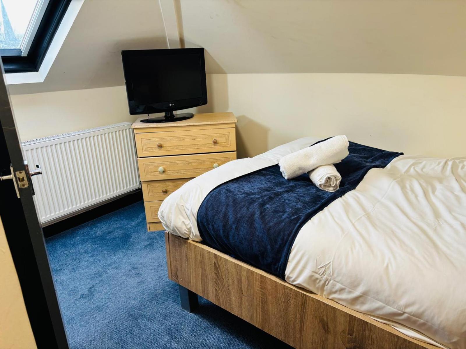 Acorn Lodge Hotel Gatwick & Parking Horley Esterno foto