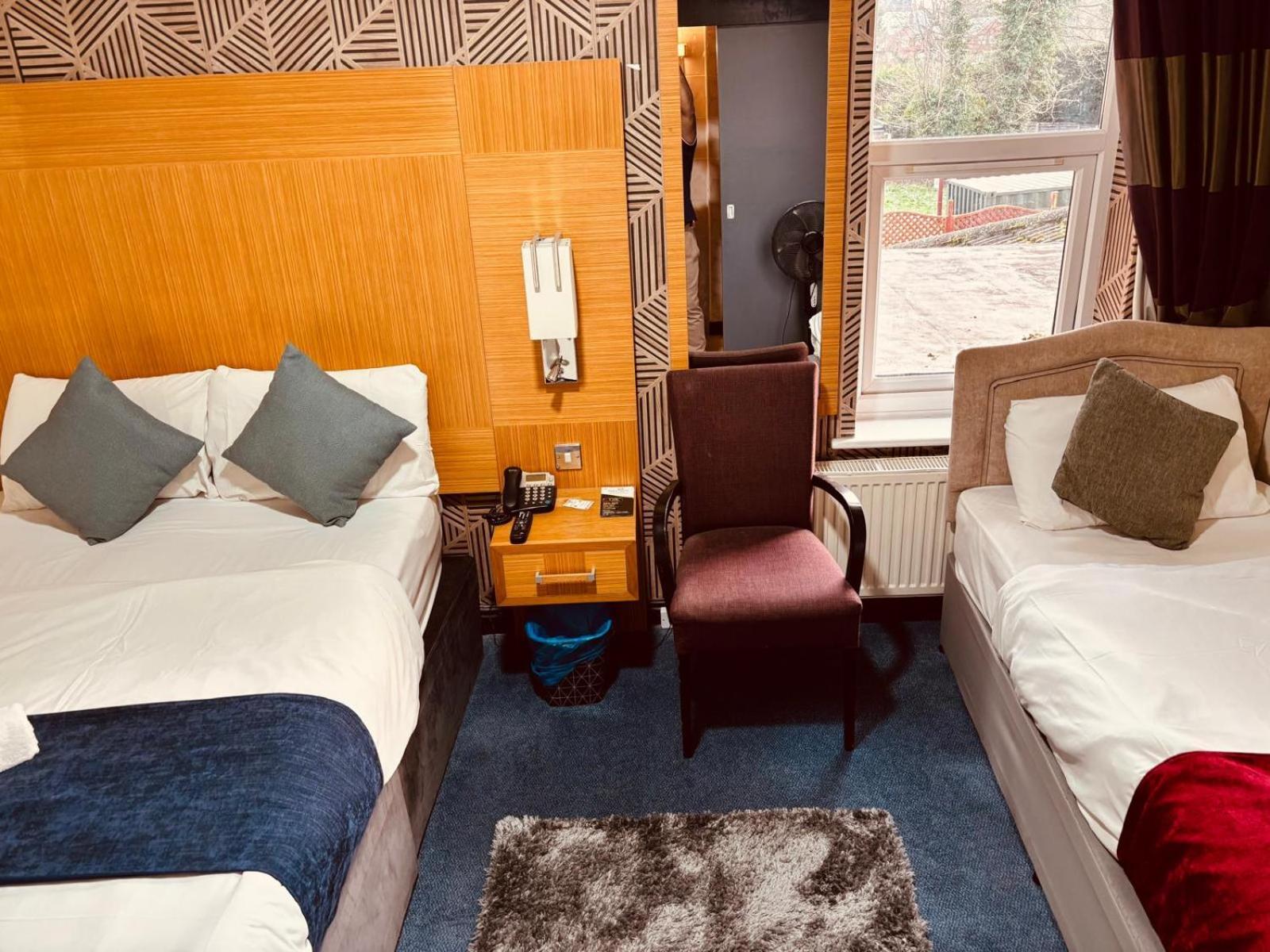 Acorn Lodge Hotel Gatwick & Parking Horley Esterno foto