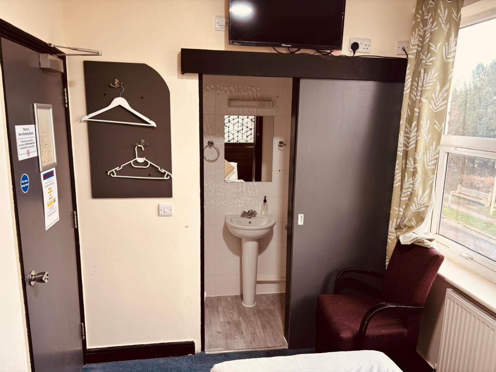 Acorn Lodge Hotel Gatwick & Parking Horley Esterno foto