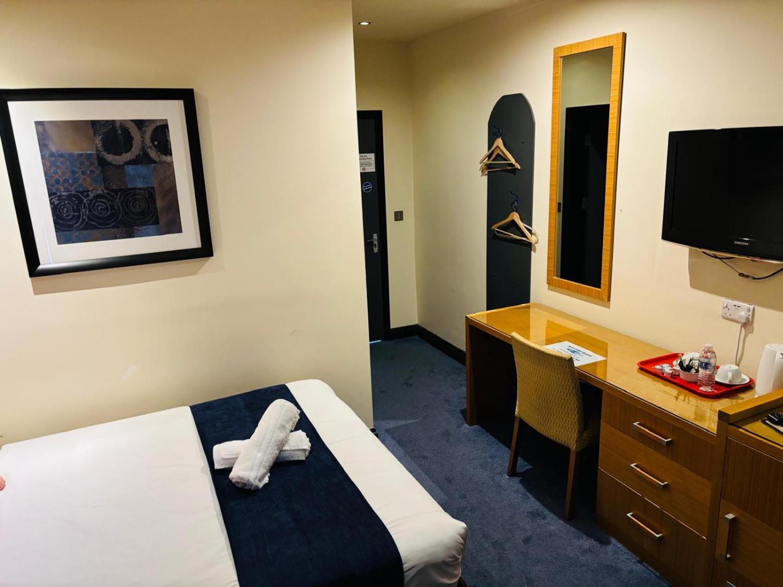 Acorn Lodge Hotel Gatwick & Parking Horley Esterno foto