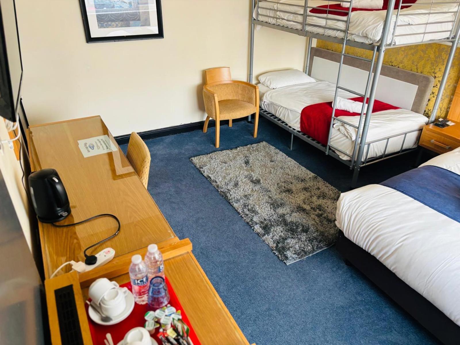 Acorn Lodge Hotel Gatwick & Parking Horley Esterno foto