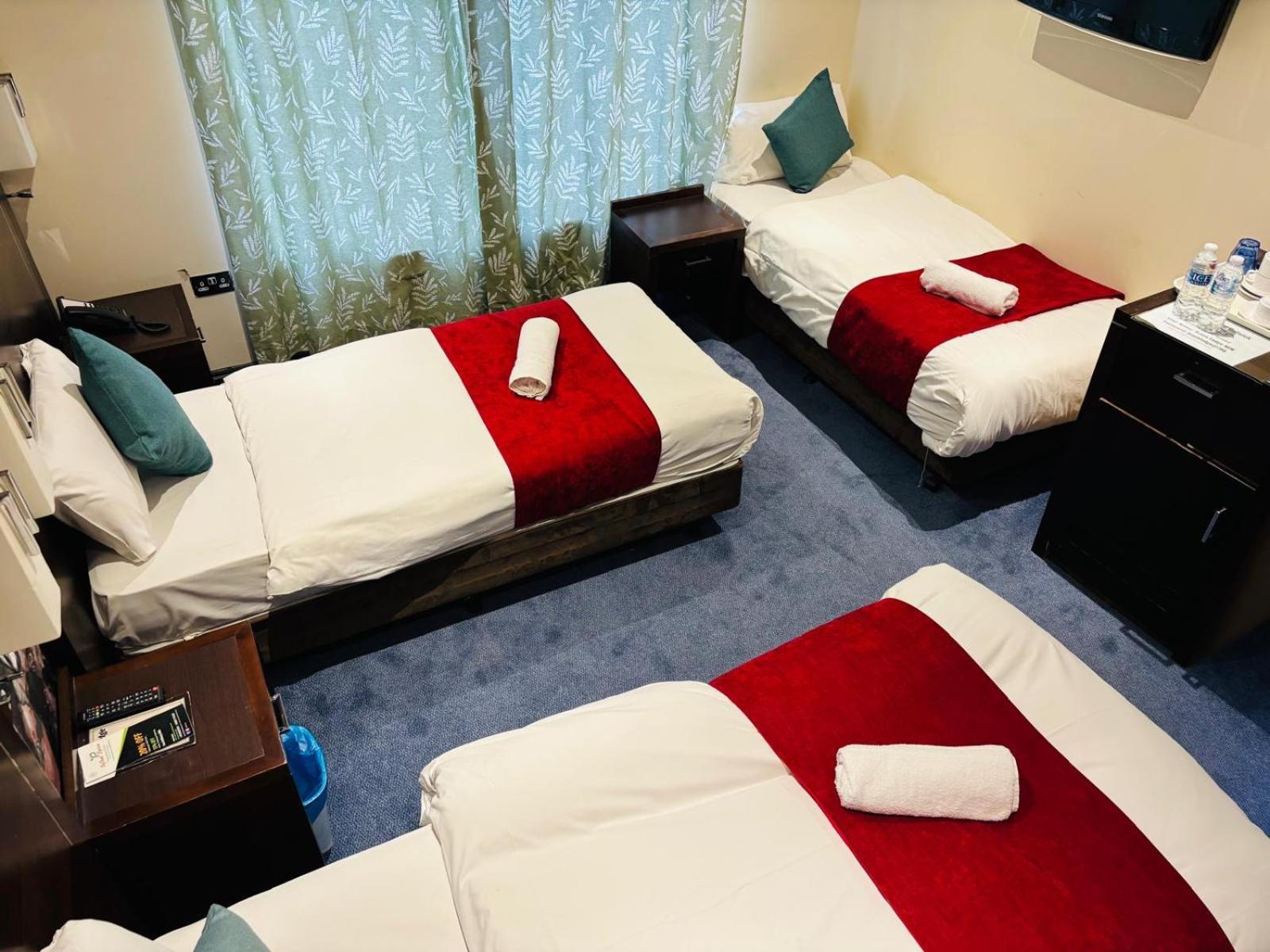 Acorn Lodge Hotel Gatwick & Parking Horley Esterno foto