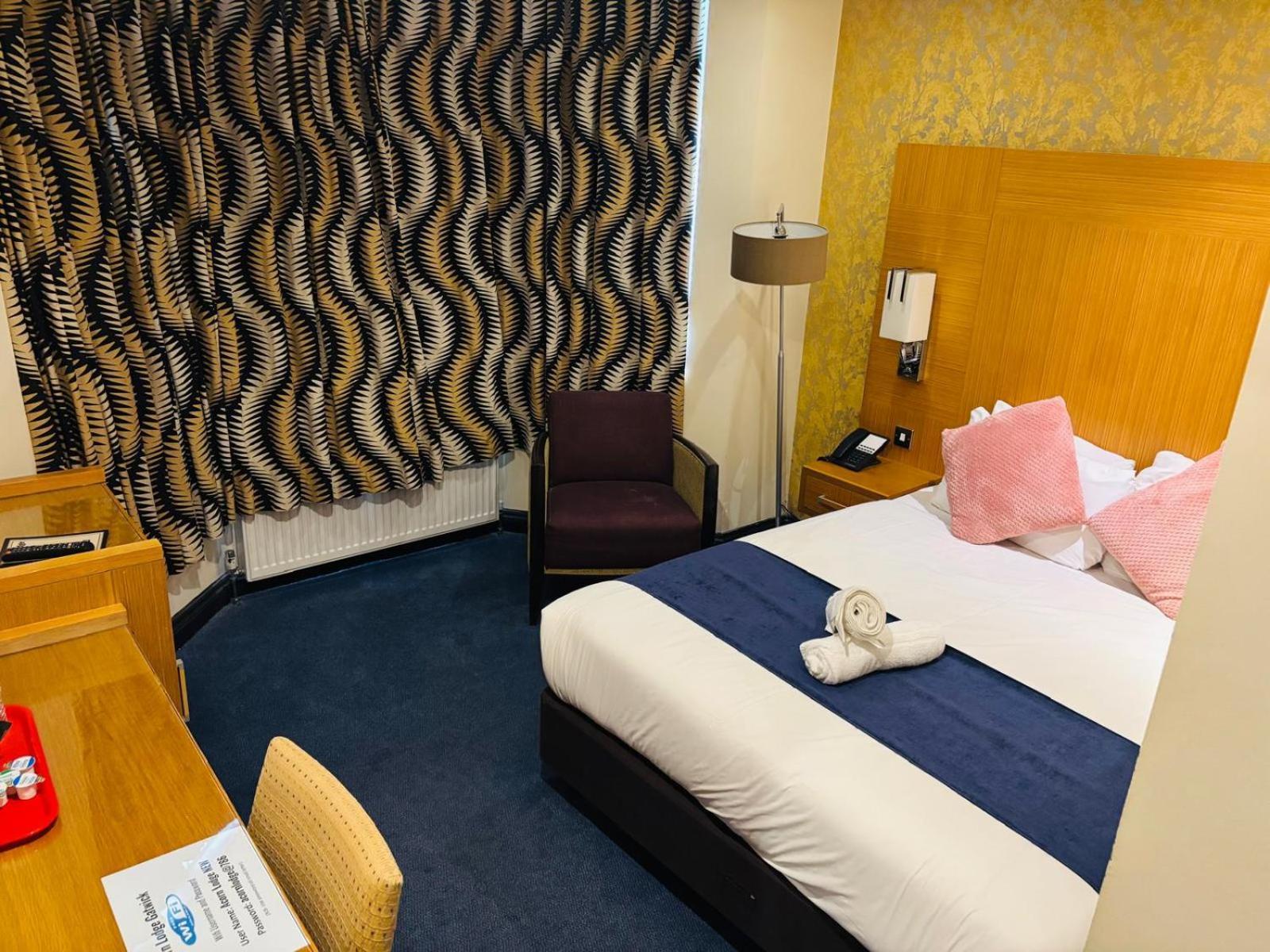 Acorn Lodge Hotel Gatwick & Parking Horley Esterno foto