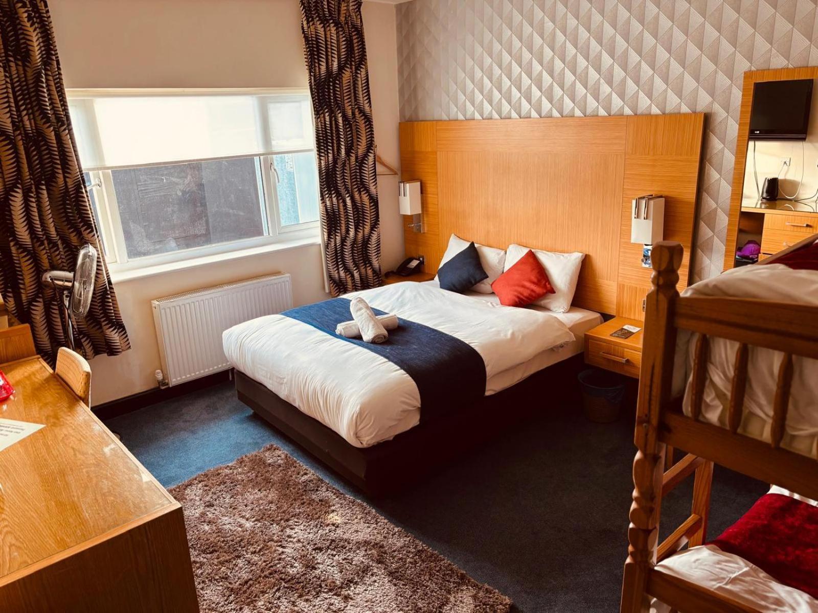 Acorn Lodge Hotel Gatwick & Parking Horley Esterno foto