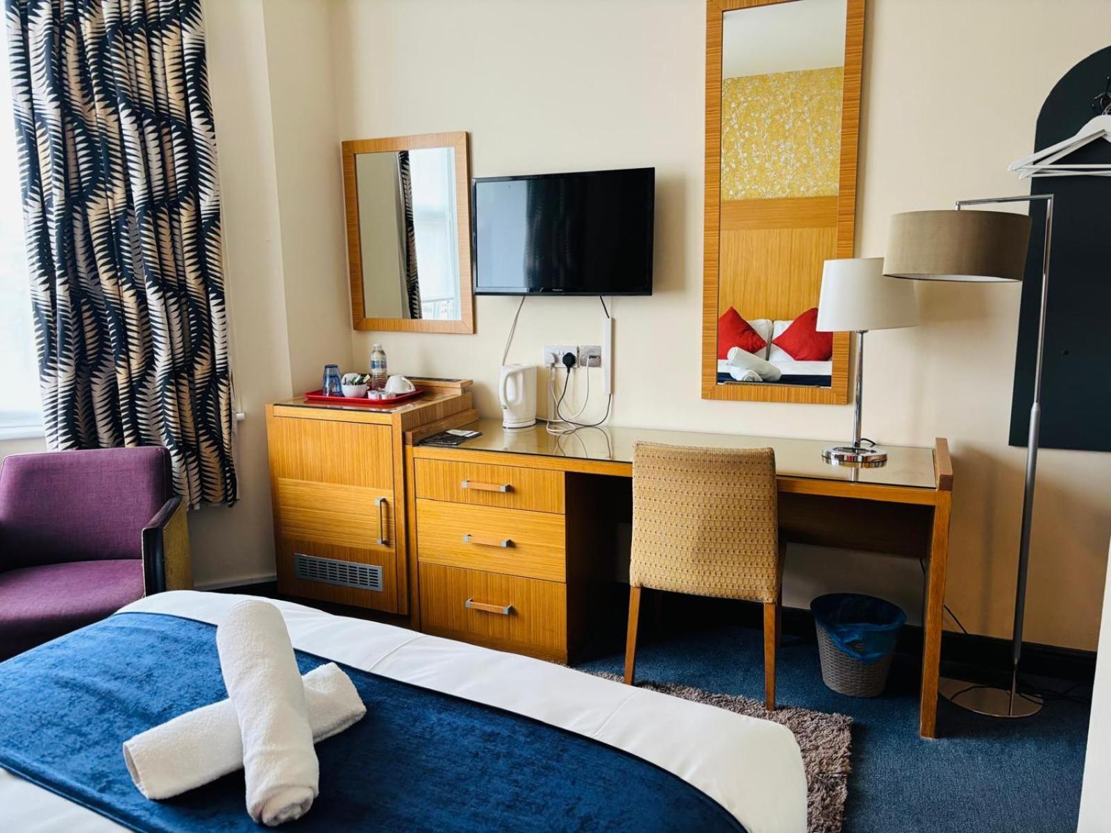 Acorn Lodge Hotel Gatwick & Parking Horley Esterno foto